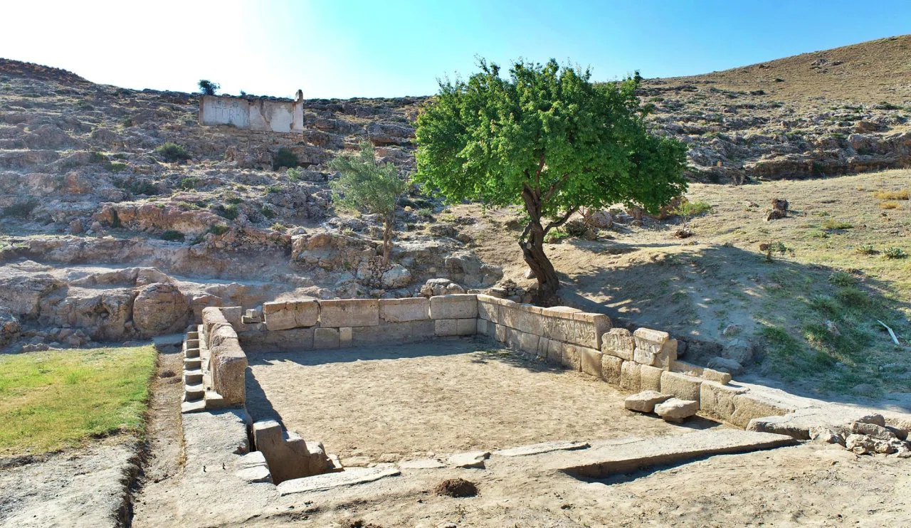 Konya’da restorasyon yapılan bölgeye zarar verdiler!