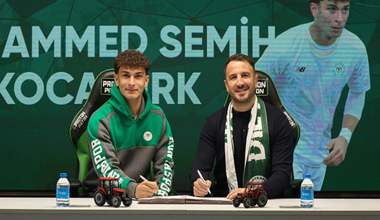 Konyaspor'da 3 yıllık imza! Genç oyuncu profesyonel oldu