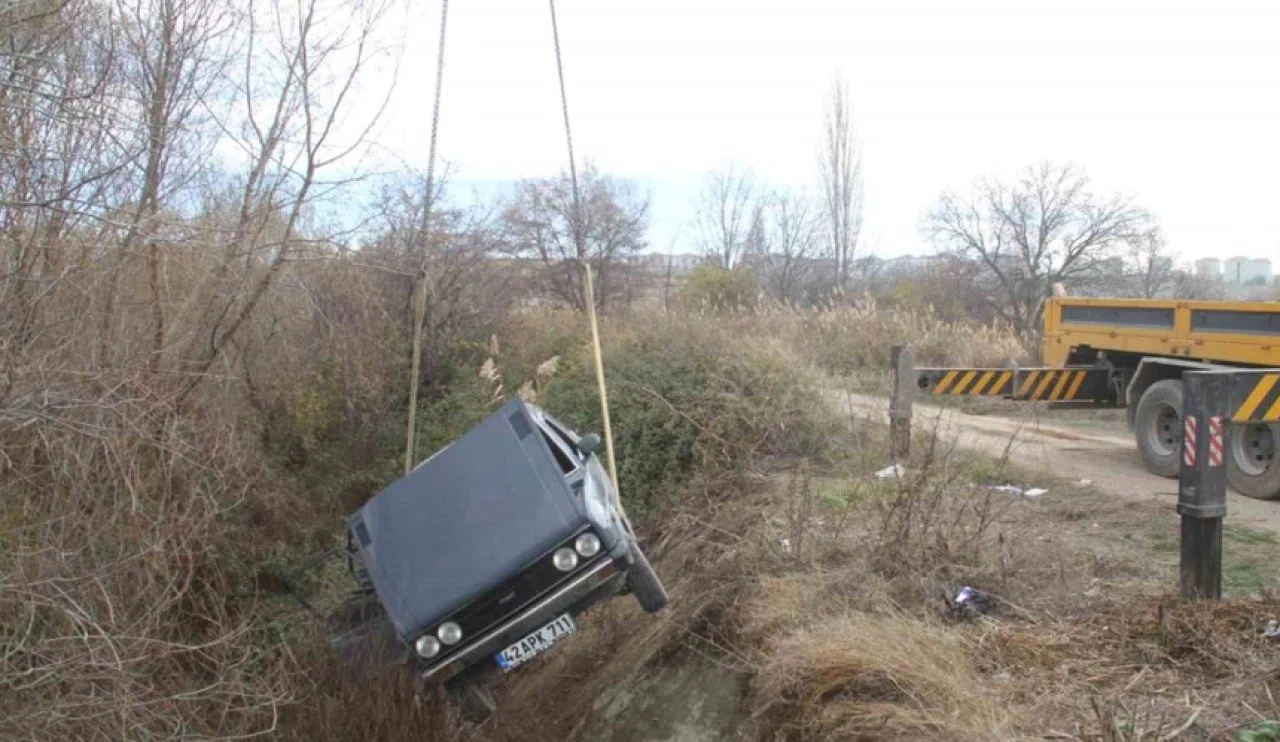 Konya’da tır ve traktör çarpıştı, traktör şarampole yuvarlandı