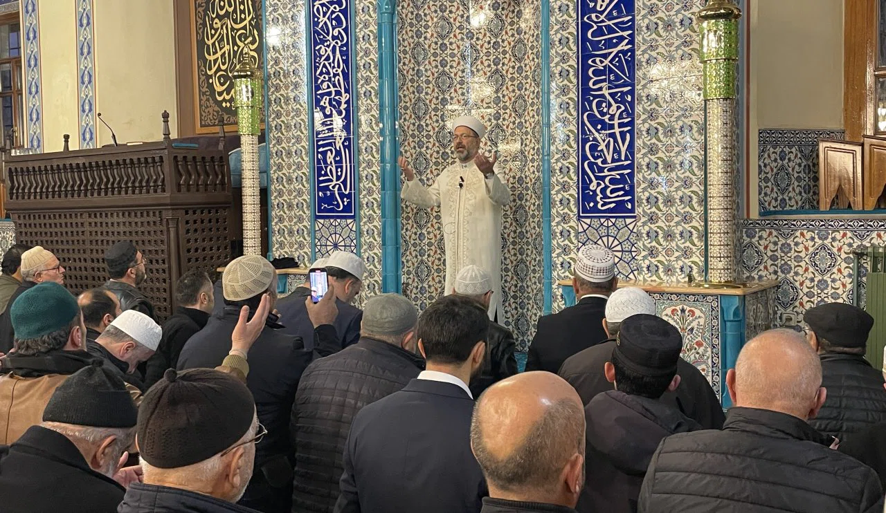 Diyanet İşleri Başkanı Erbaş Konya'dan dünyaya seslendi! "Biz tarih boyunca hep koştuk"