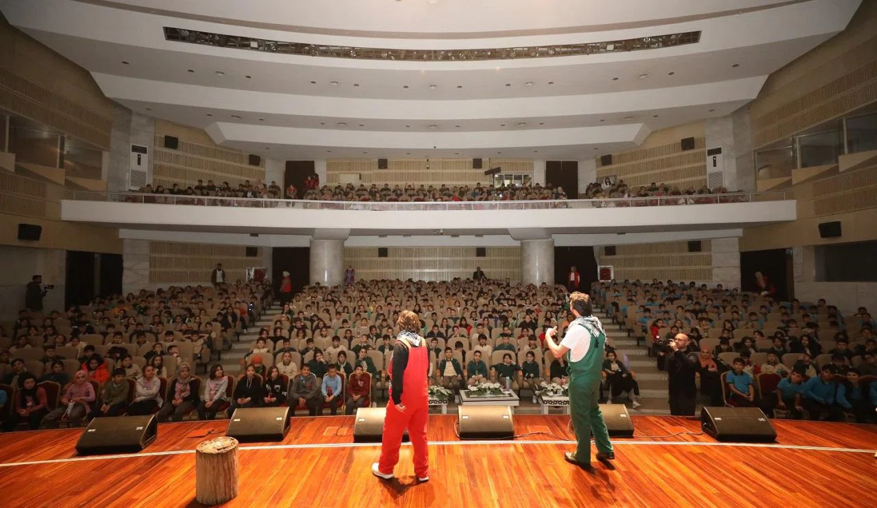 Konya’da Filistin konulu tiyatro oyununa yoğun ilgi! On binler bu oyunu izledi