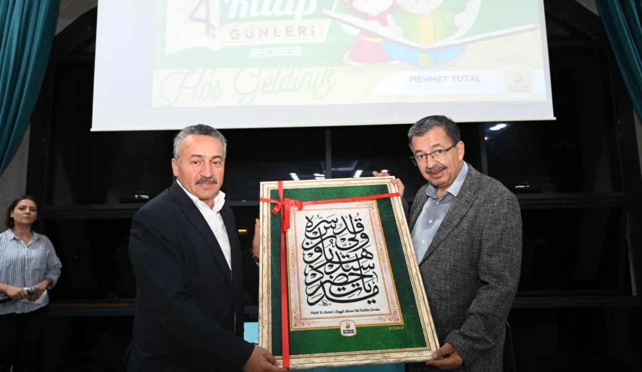 Türkiye'nin sevilen yazarı Konya'ya yeniden geldi