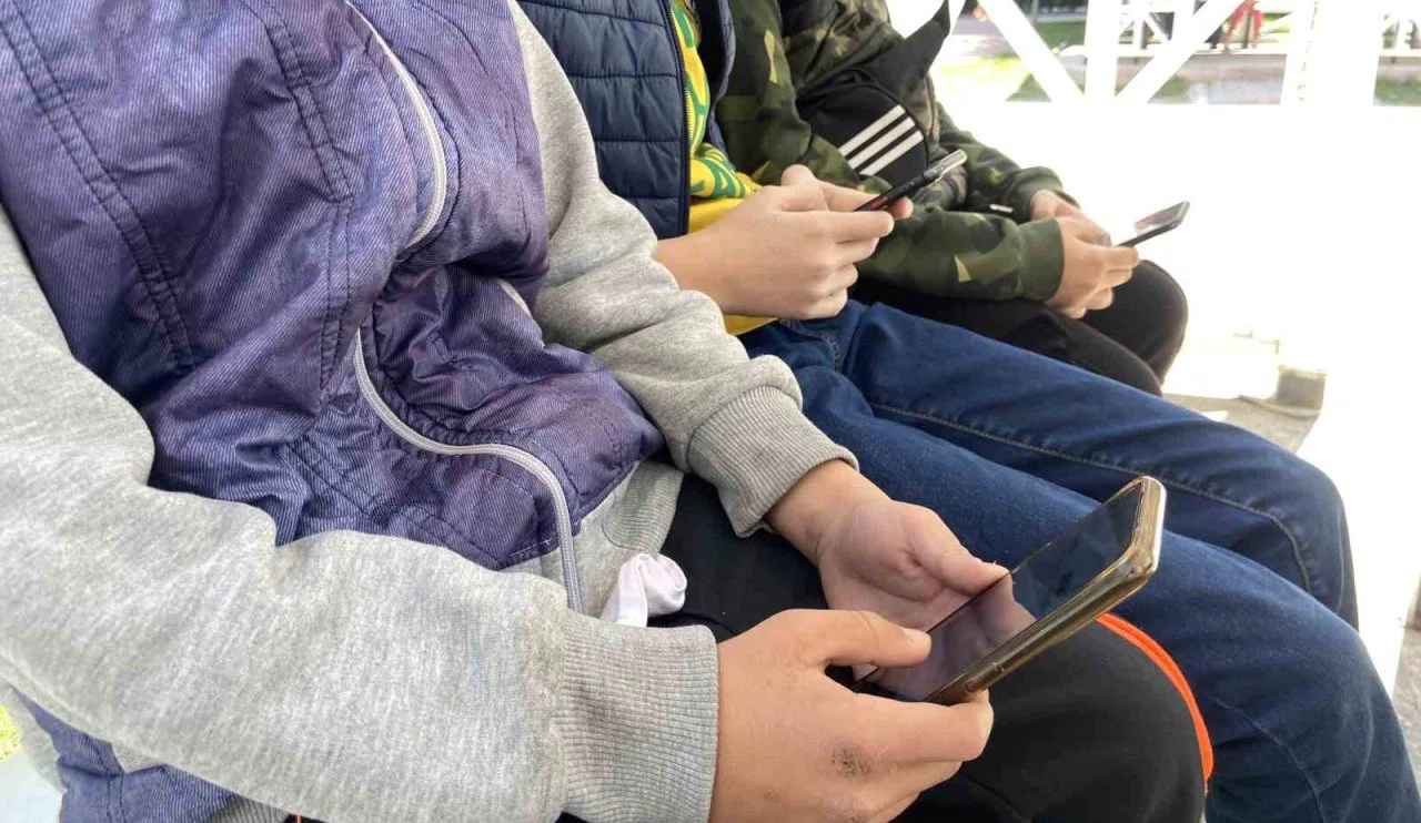 Çocuklar psikolojik savaşa girdi! Uzmanlar uyarıyor...