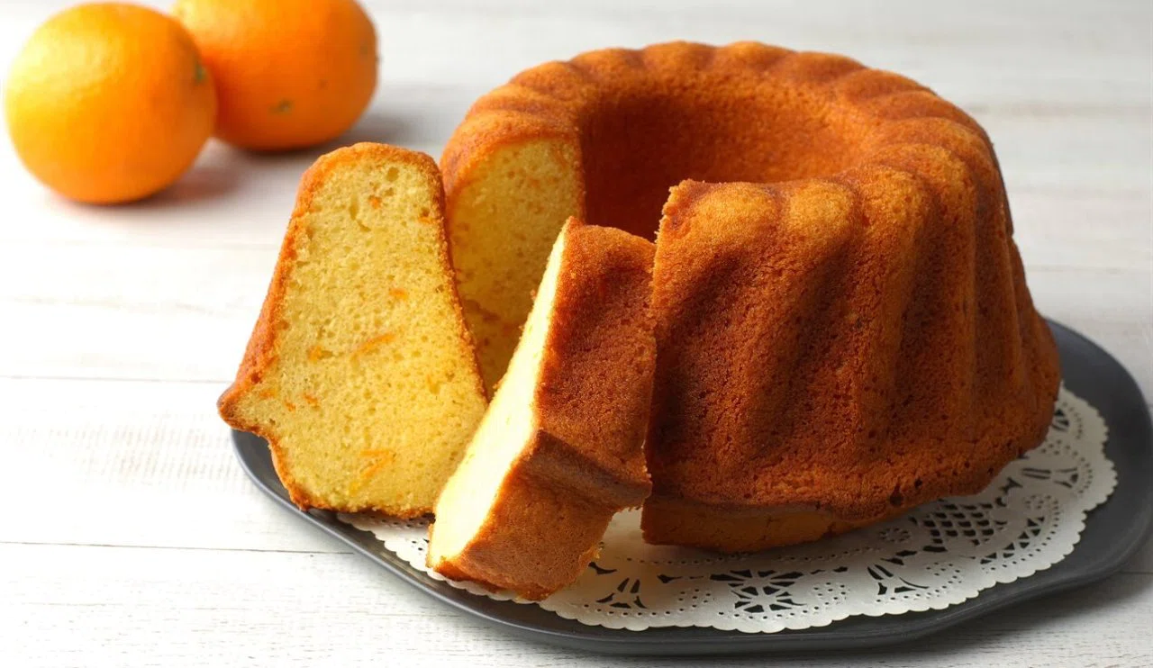 Rengine ve lezzetine hayran bırakıyor! Portakalı kek tarifi