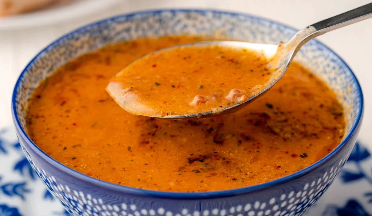 Bir de bu şekilde deneyin ve lezzet farkını görün! İpek gibi bir tarhana çorbası tarifi