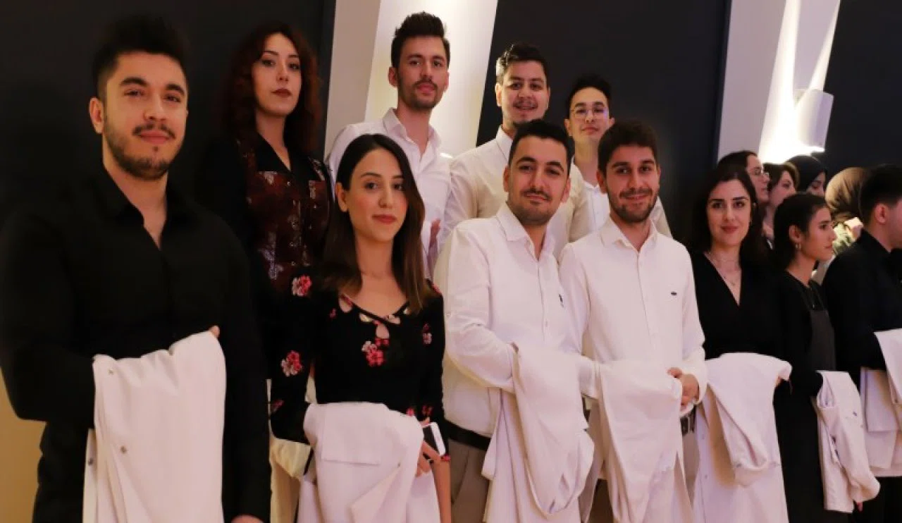 Konya'da NEÜ'de öğrenciler beyaz önlüklerini giydi...