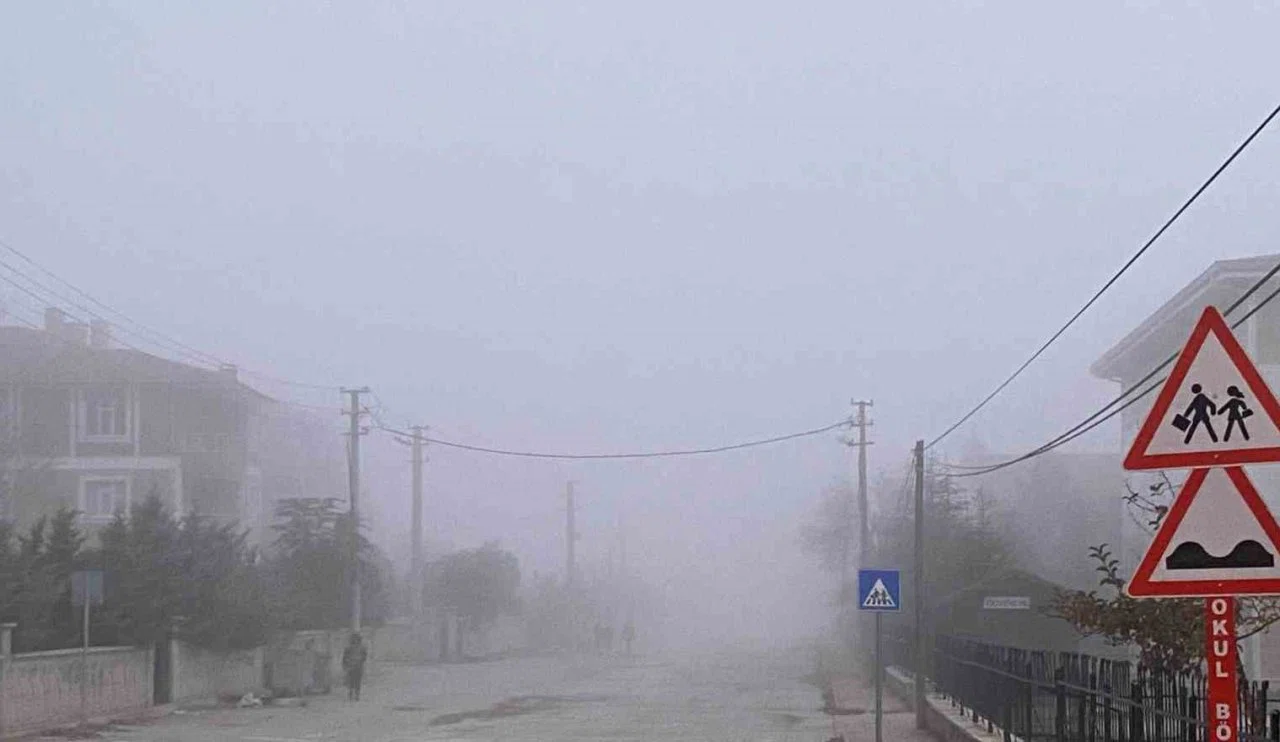 Konya'nın o ilçesinde göz gözü görmüyor! Trafik tehlikede...