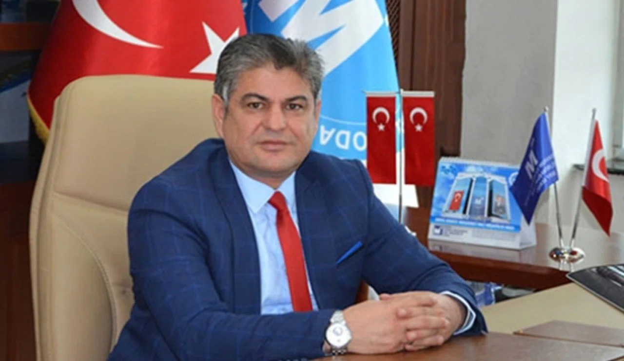 Öğretmenler geleceğe yön veriyor! SMMMO Başkanı Erdal'dan dikkat çeken mesaj