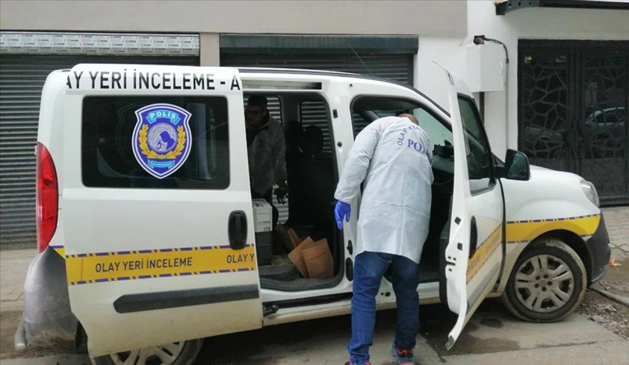 Bir apartmandaki asansörde anneyle kızının cesedi bulundu