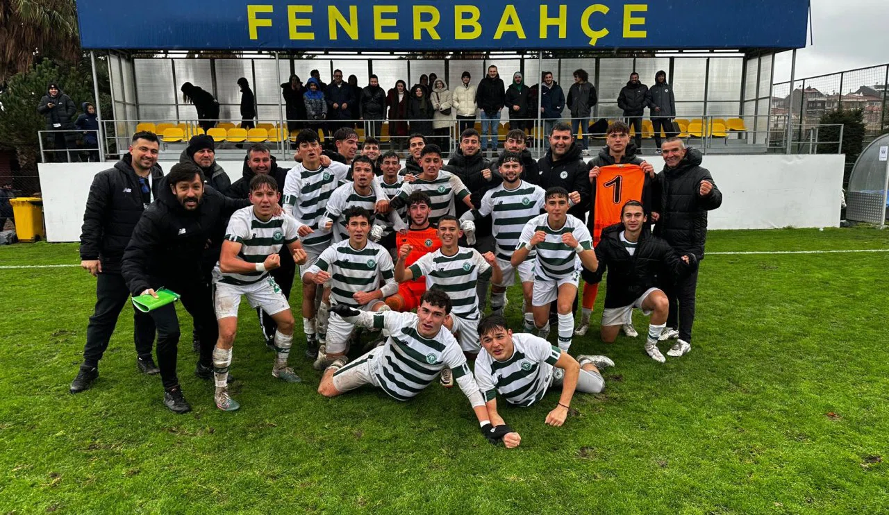 Konyaspor'un gençleri 8'de 8 yapan lideri devirdi