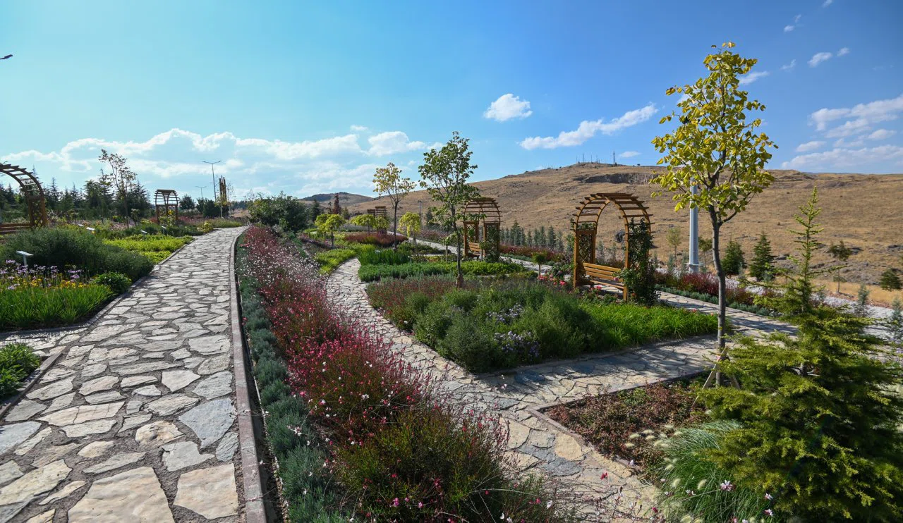 Konya manzarası koku bahçesiyle buluştu! Ziyaretçilerini bekliyor...
