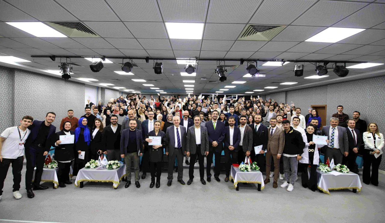 Karatay Üniversitesinin iyilik neferleri ödüllendirildi! Başkan Öztürk, 'gurur duyuyoruz' diyerek duyurdu...