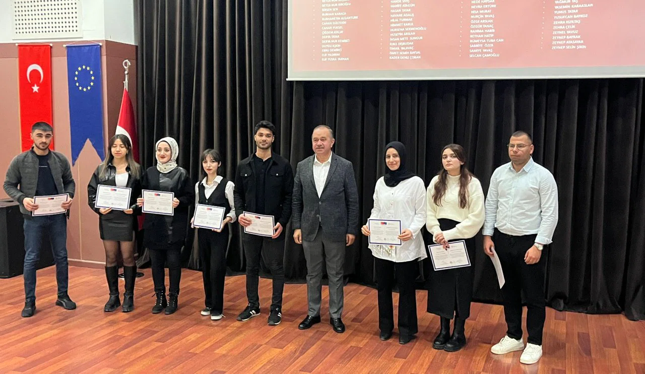 Konya'da girişimcilik yükseliyor! Mobilyacılar Odasında sertifikalar dağıtıldı