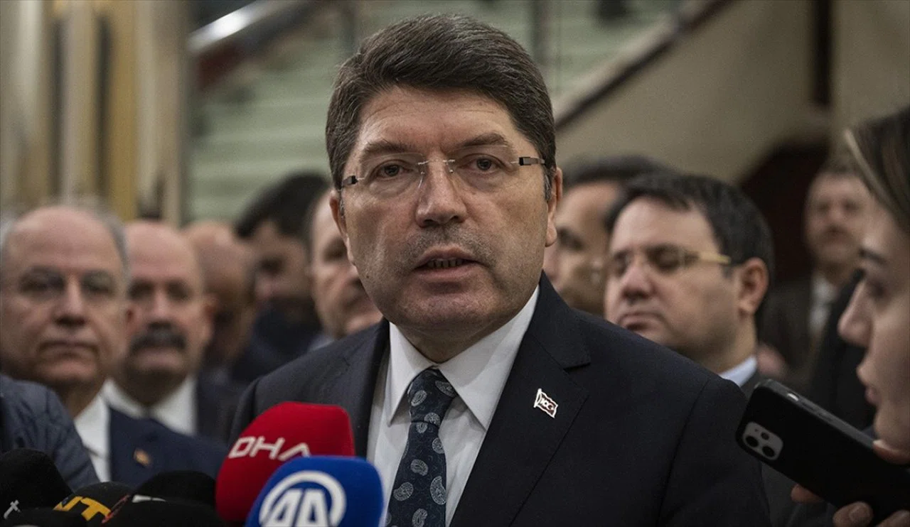 İzmir'de iki kişi elektrik akımından hayatını kaybetti! Bakan Tunç açıkladı! Çok sayıda gözaltı...