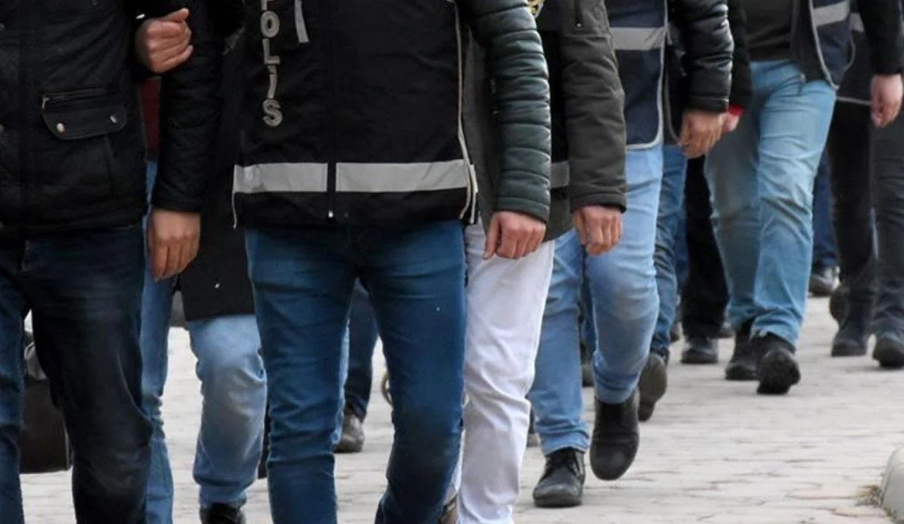 Mavi bültenle aranıyordu! Bakın nerede yakalandı?