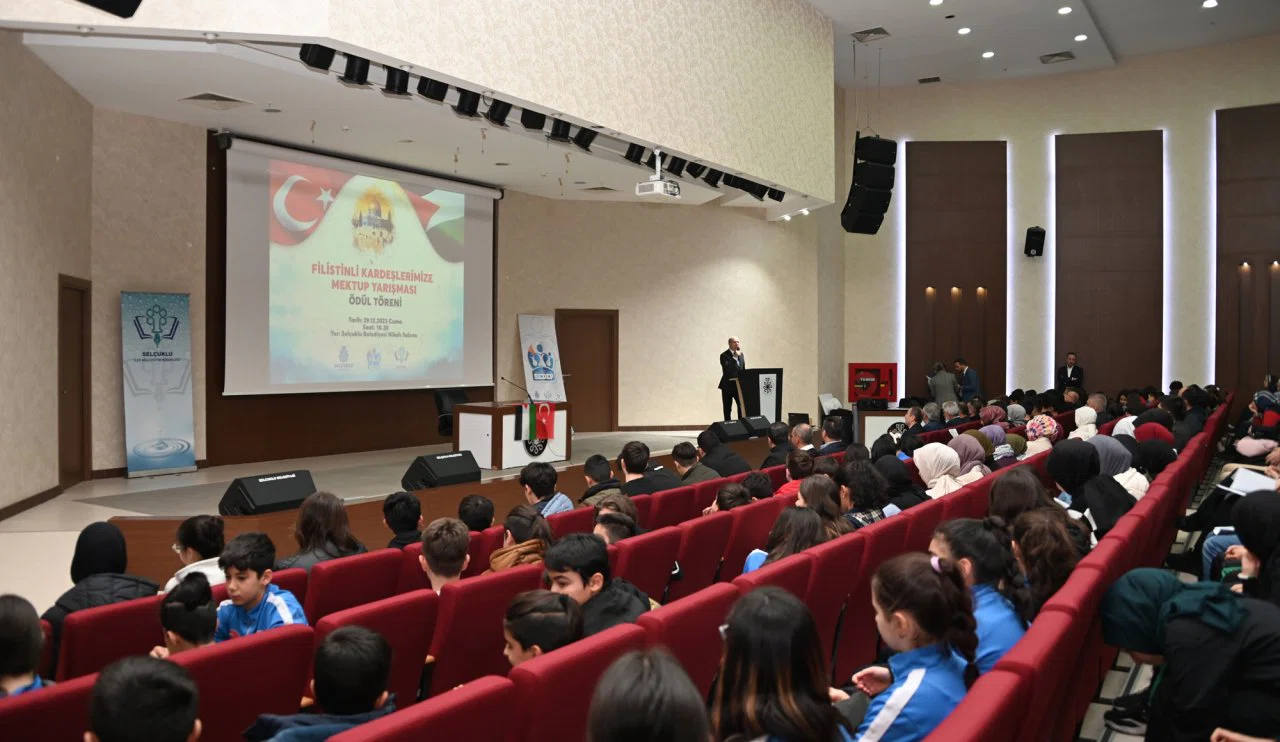 Konya'da öğrenciler dünyaya örnek oldu! Filistin'e mektup yarışmasında duygulandıran anlar...