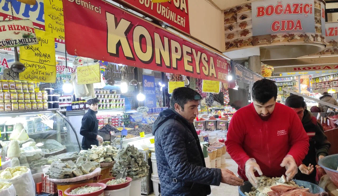 Konya'da Kadınlar Pazarı Esnafı, "Bergen" filminden etkilenerek bakın ne yaptı! Gören kadınlar teşekkür ediyor...