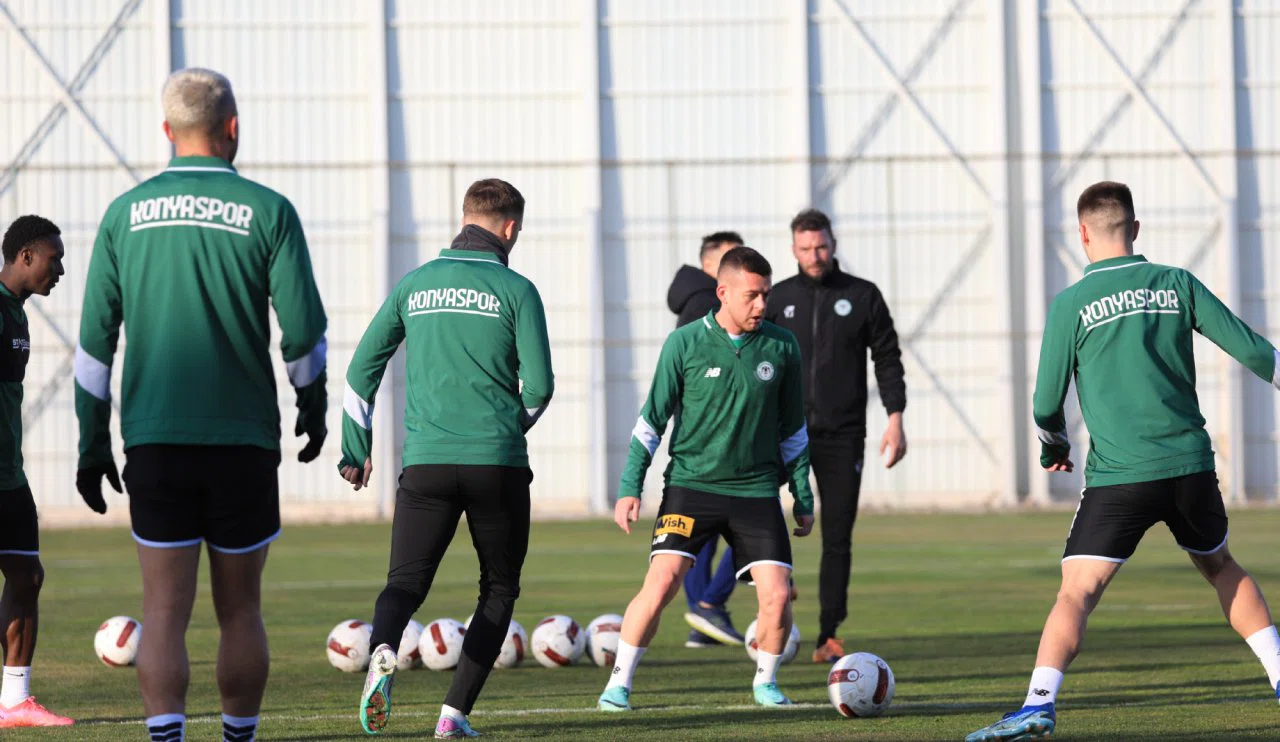 Galatasaray maçına hazırlanan Konyaspor, günü çift idmanla tamamladı