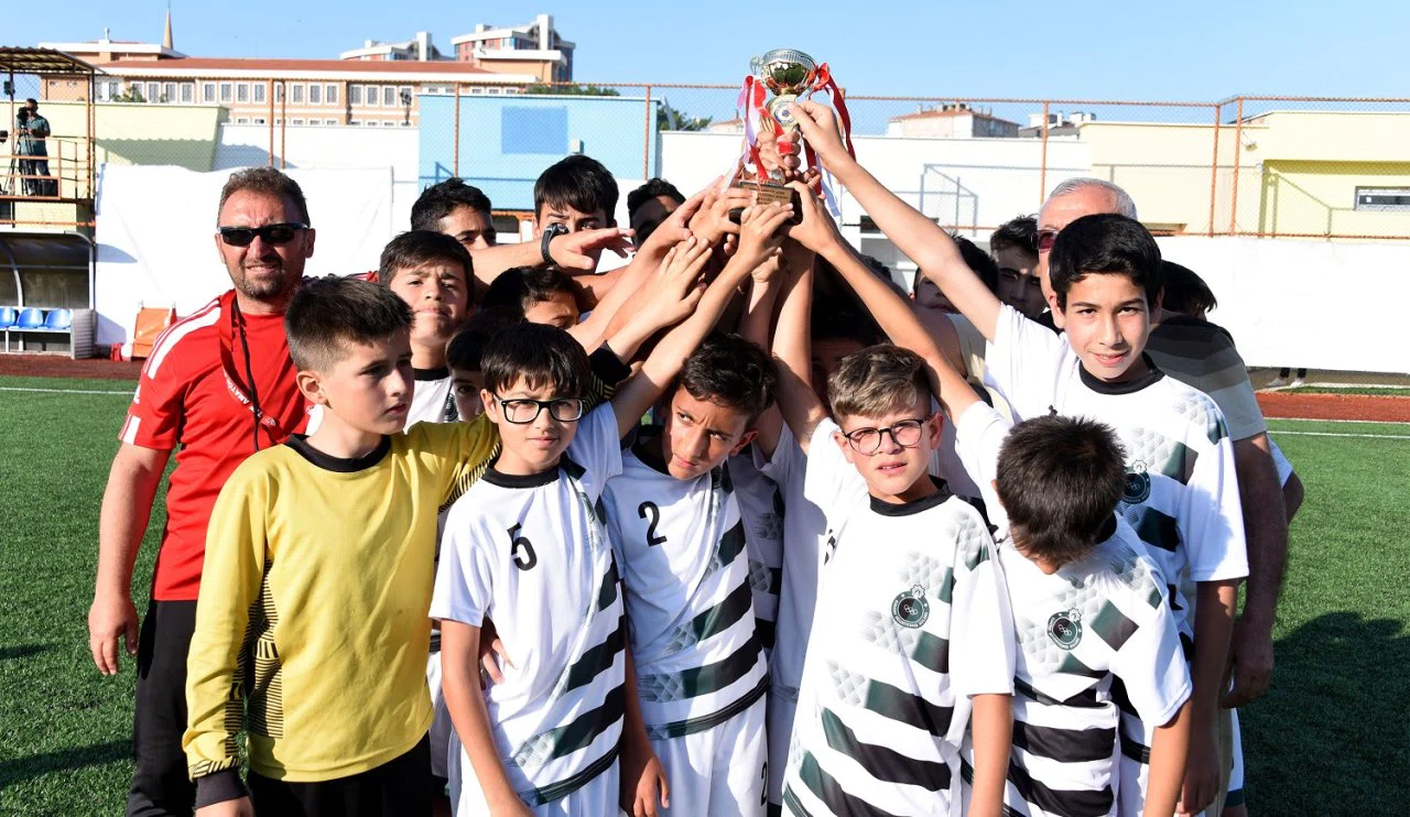 Futbol takımında geleceğin yıldızları Karatay'da yetişiyor!