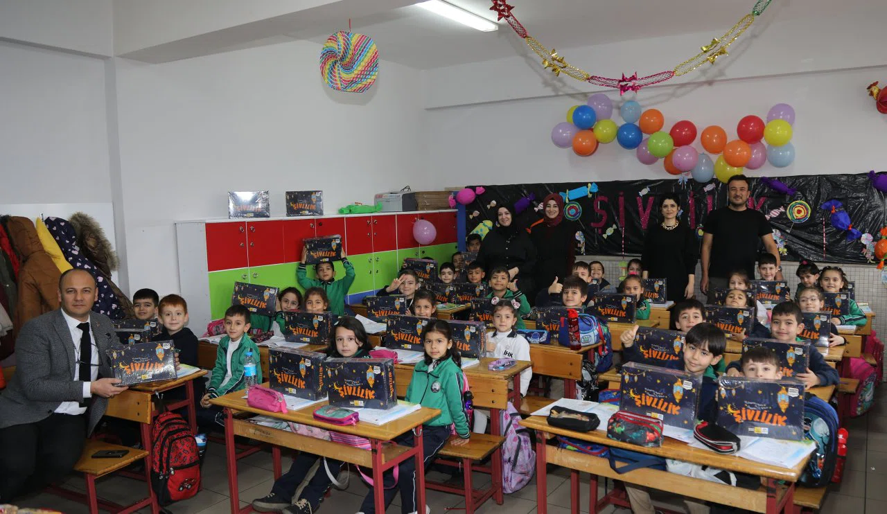 Başkan Altay'dan çocuklara sürpriz! Dağıtımına başlandı...