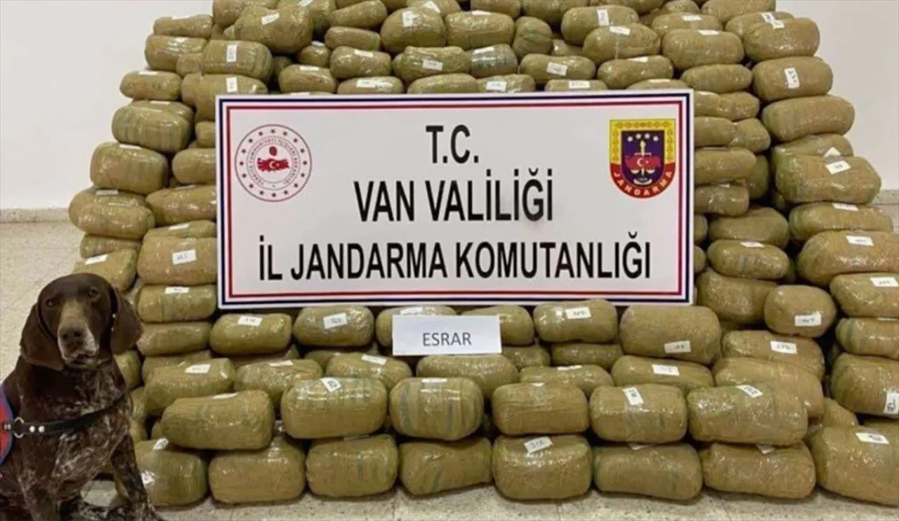 Bakan Yerlikaya duyurdu: Tam 1 ton 661 kilogram...