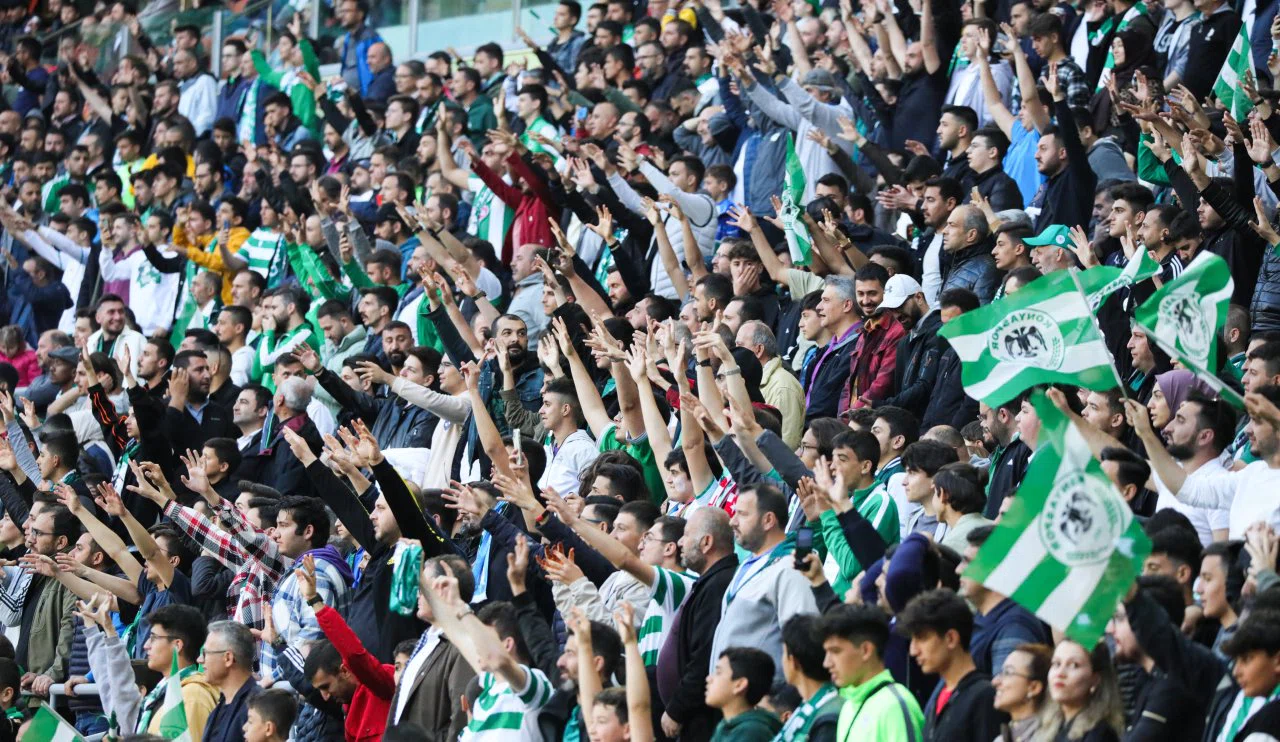 Konyaspor yönetiminden taraftara kombine çağrısı! Birlikte güçlüyüz