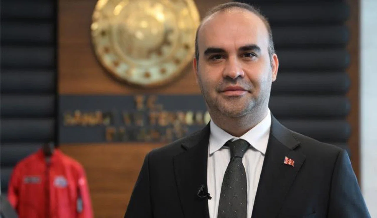 Bakan Kacır: Kendi roketimizle uzaya çıkacağımız günler de gelecek...