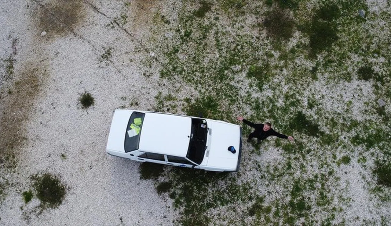 Alman Matthias'ın "Şahin" Aşkı Görenleri Gülümsetiyor