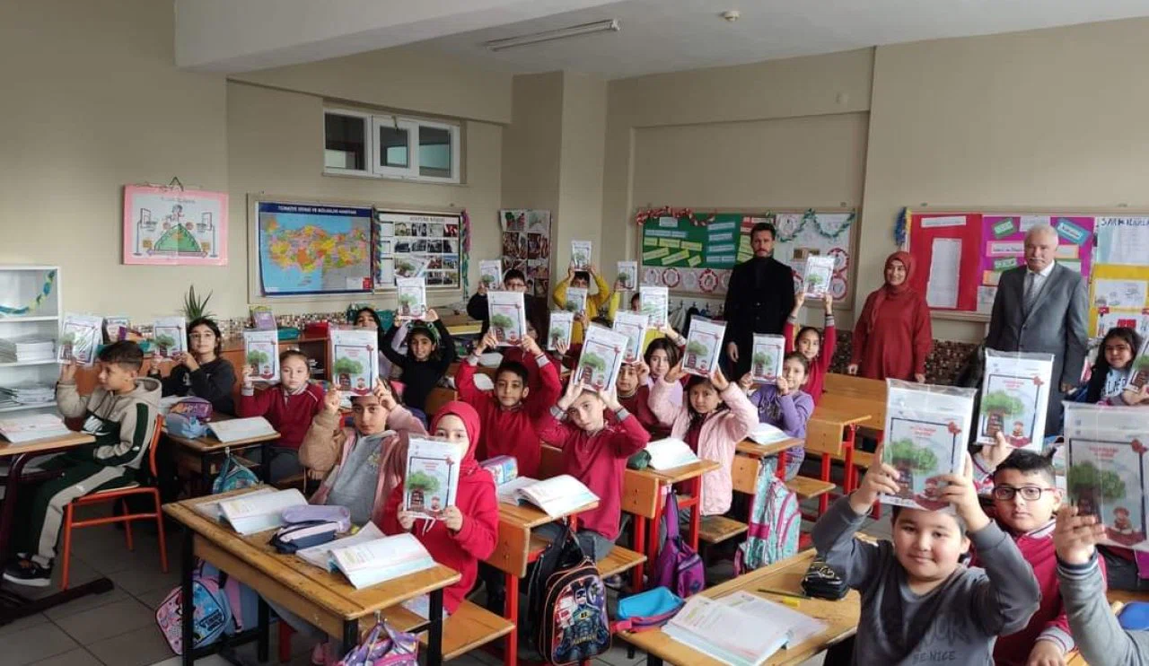 Sadece çocuklar değil aileleri de kitap okuyor! Konya'daki okullarda örnek proje...