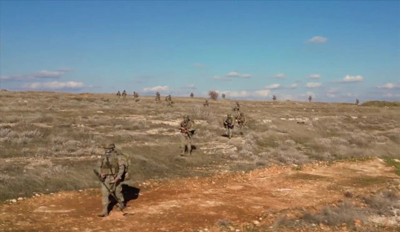 Milli Savunma Bakanlığı, komandoların yarışmasından görüntüler paylaştı