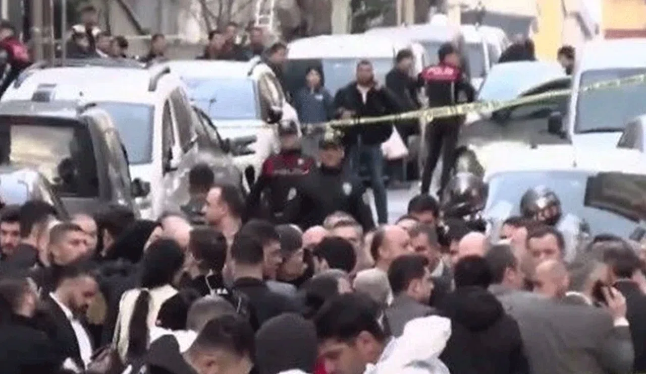 SON DAKİKA: Küçükçekmece'de seçim çalışması sırasında korkunç saldırı!