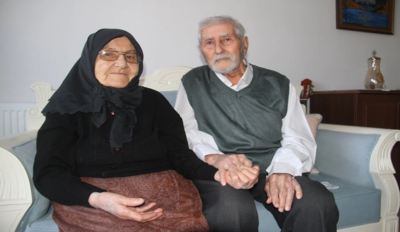 Konya'da 77 yıllık sevgi!.. Görenler imreniyor...