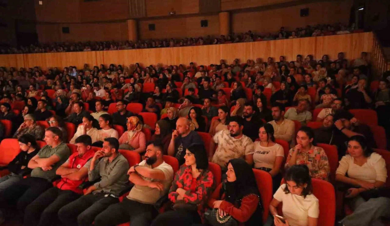 Aksaray Belediyesi şehir tiyatroları ile kapılarını sanatseverlere aralıyor