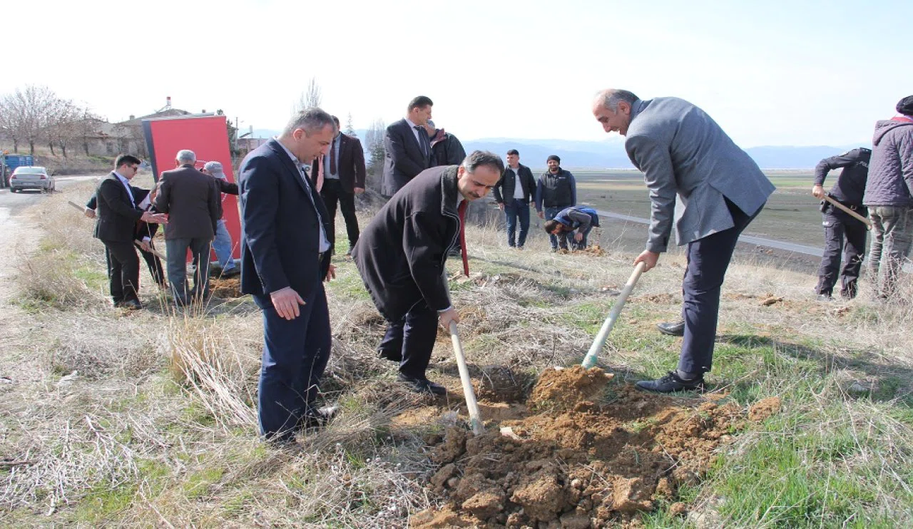 Yalıhüyük'te Fidan Dikimi Yapıldı