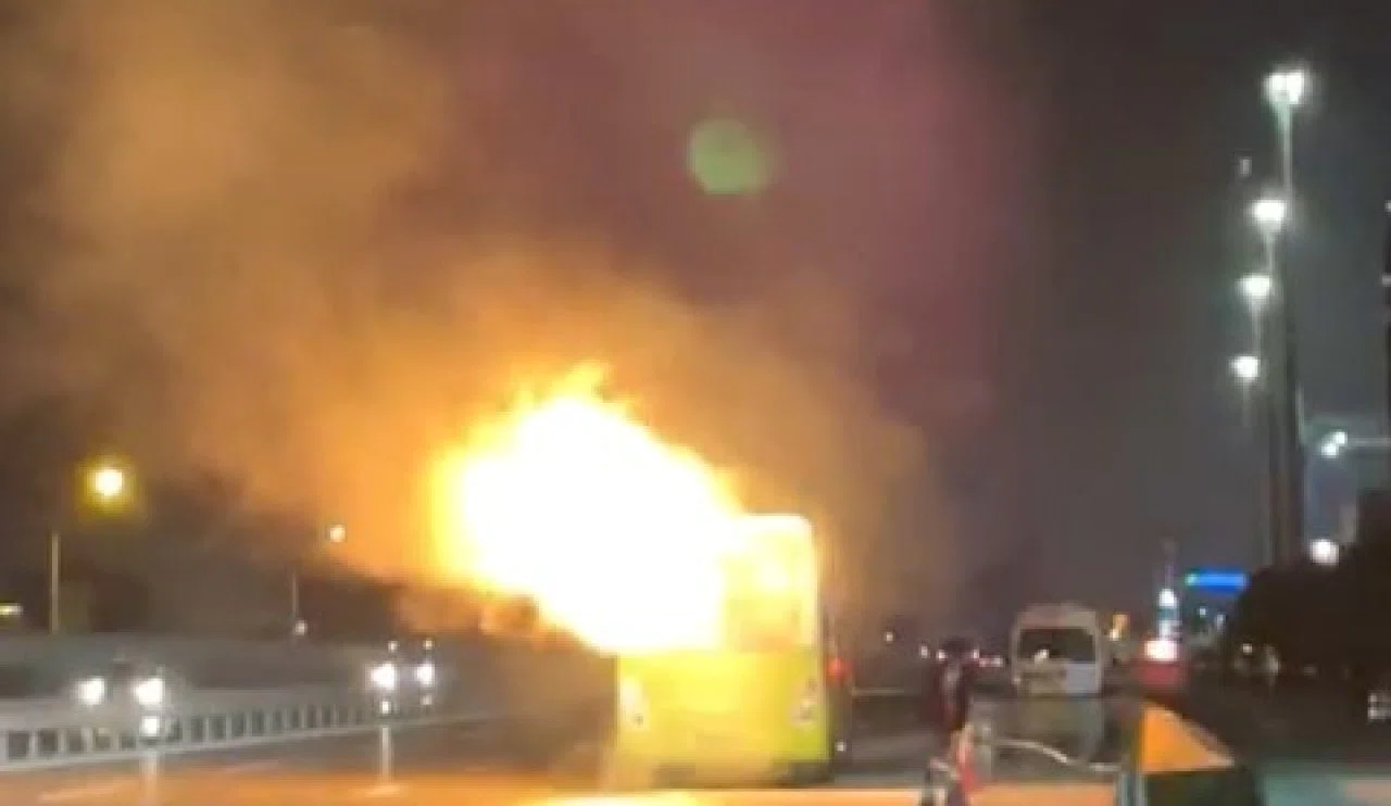 Seyir halindeki otobüste dev yangın! Can kaybı var mı?