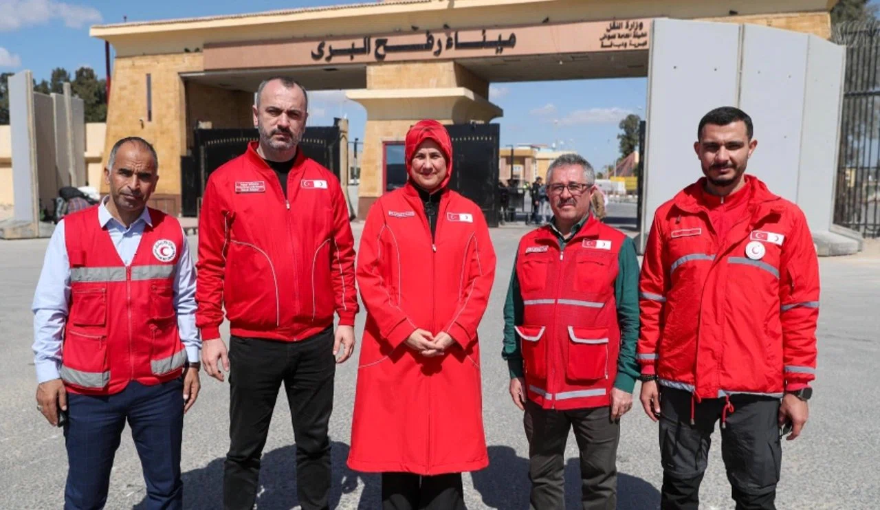 Gazze'ye İnsani Yardım Malzemesi Taşıyan Türk Kızılayın Gemisi Mısır'a Ulaştı
