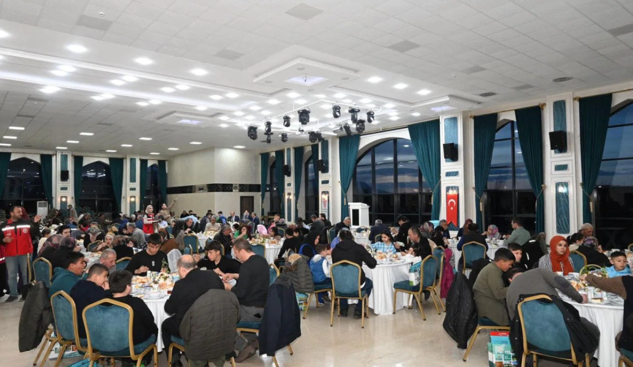 Seydişehir Kaymakamı Bakkal, koruyucu ailelerle iftarda bir araya geldi
