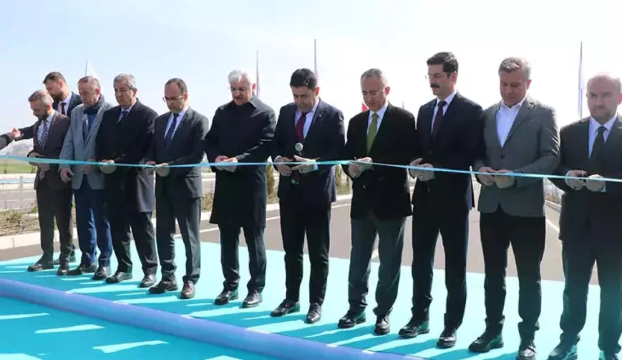 Bu yolda ulaşım 15 dakikadan 2 dakikaya düştü!