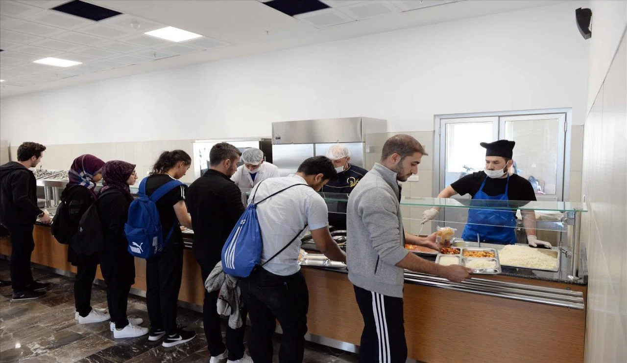 Selçuk Üniversitesi'nde Ramazan ayında yemek polemiği