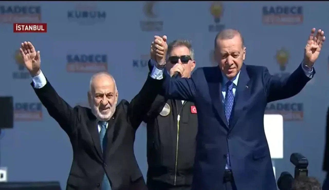 İstanbul Mitinginde en dikkat çeken an!.. Suat Pamukçu, resmi olarak AK Parti'ye katıldı!