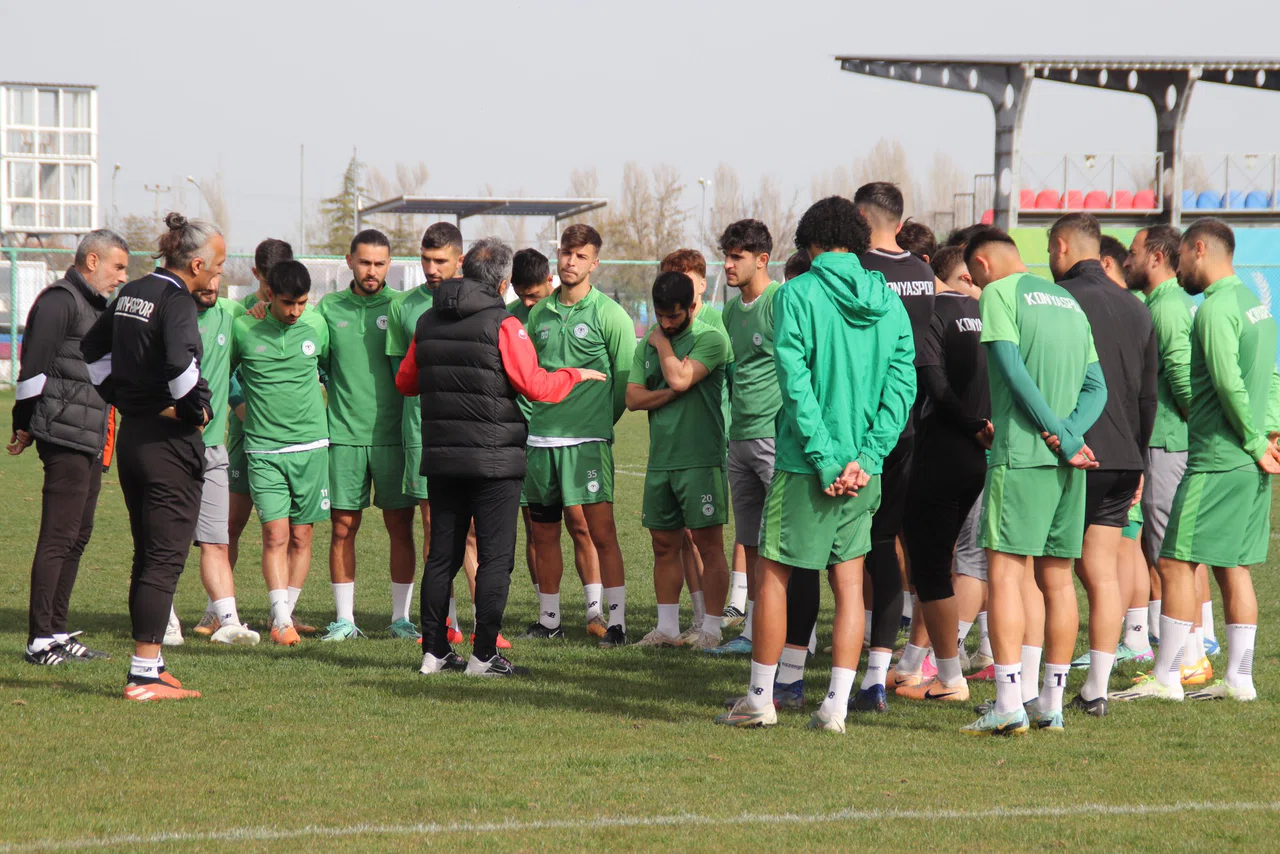 1922 Konyaspor, lidere bileniyor