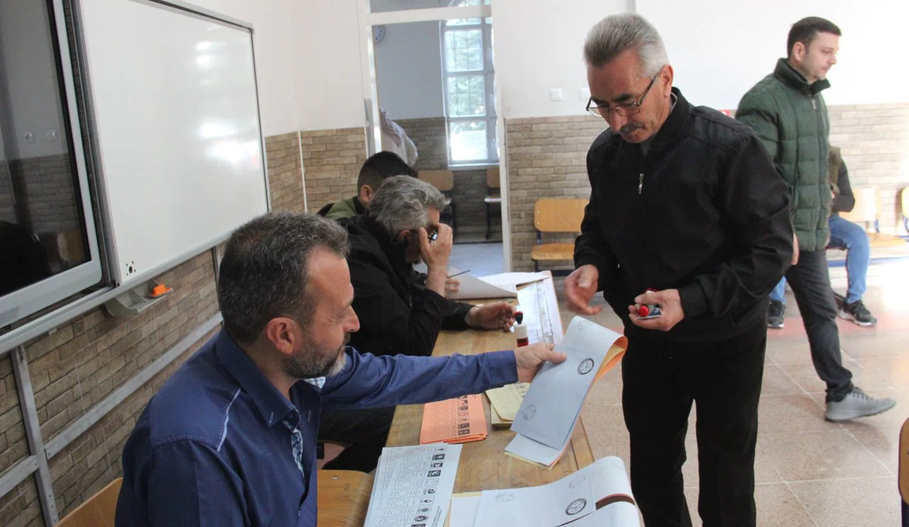 Karaman’da oy kullanma işlemi başladı