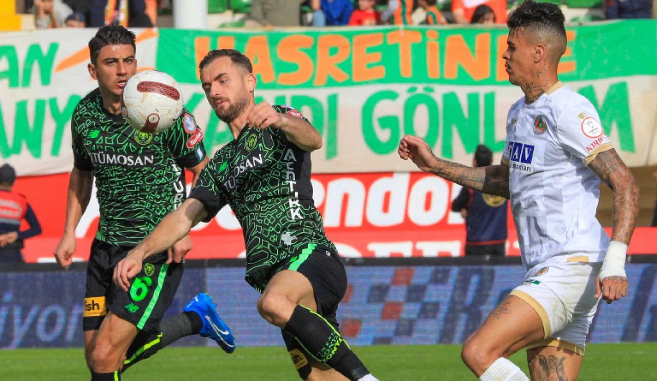 Konyaspor ile Alanyaspor rekabetinde inanılmaz gol sayısı! Futbolseverler gole doyuyor