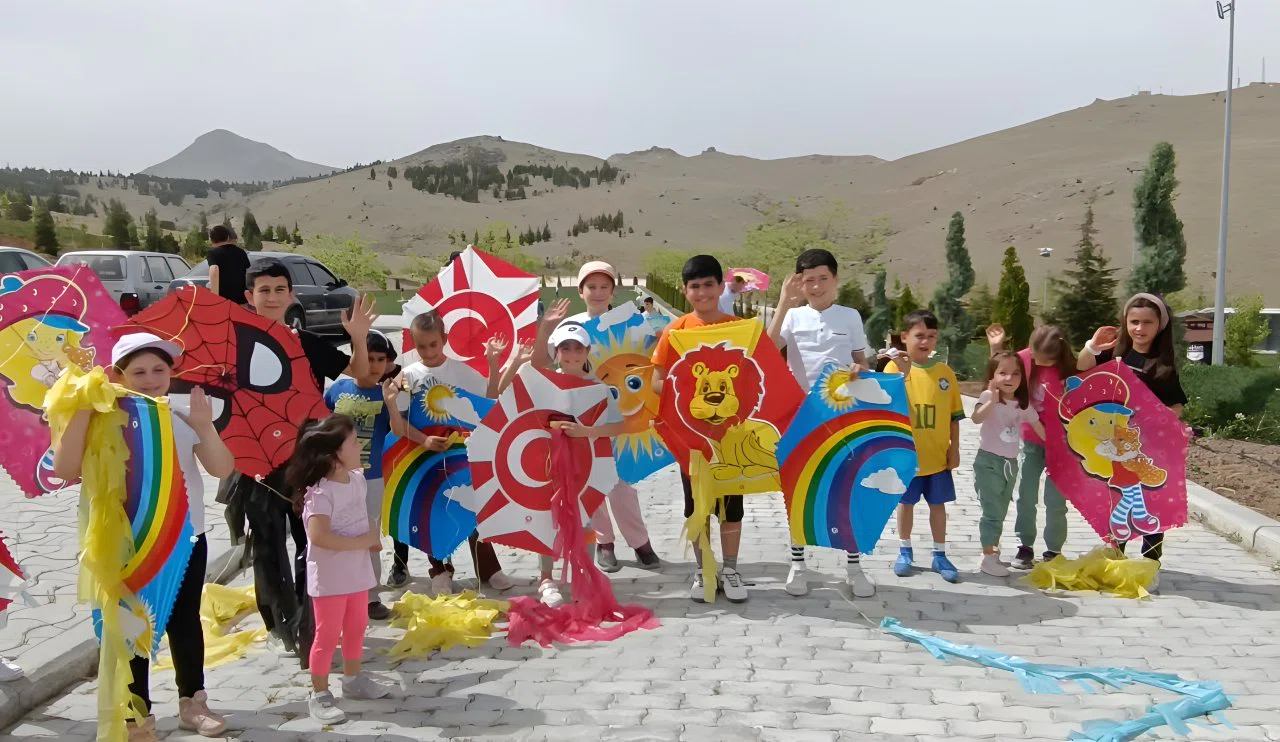 Konya'da gökyüzü Filistin için renklendi! Dev organizasyon...