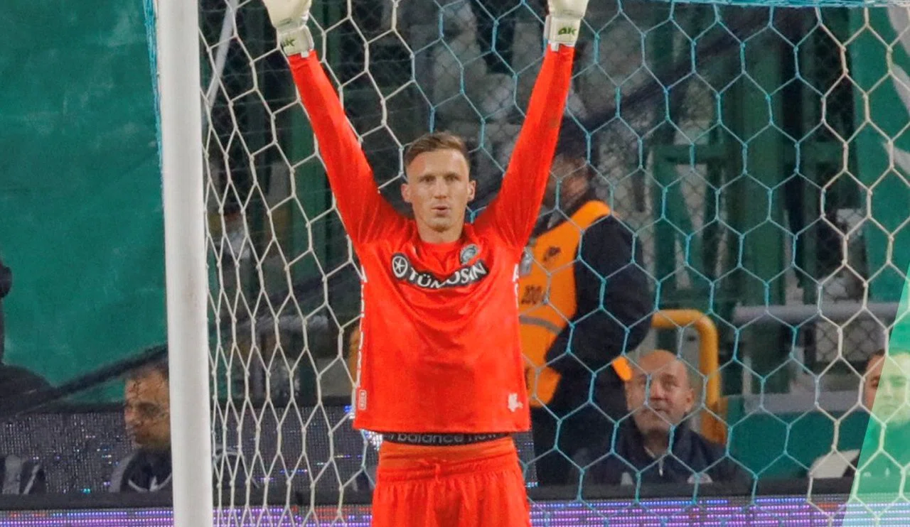 Konyasporlu Slowik, haftanın altın karmasına seçildi!