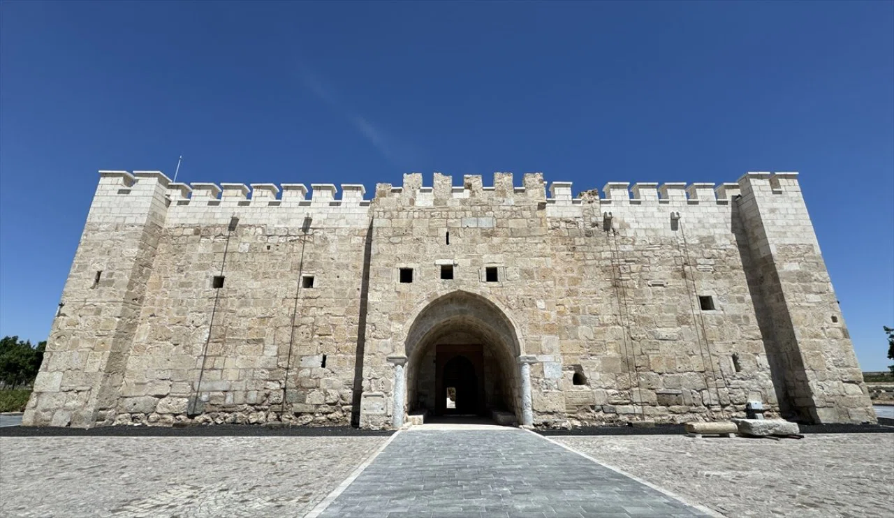 Konya'da tarihi kervansaray otele dönüştürüldü! Hem de obruk manzaralı...
