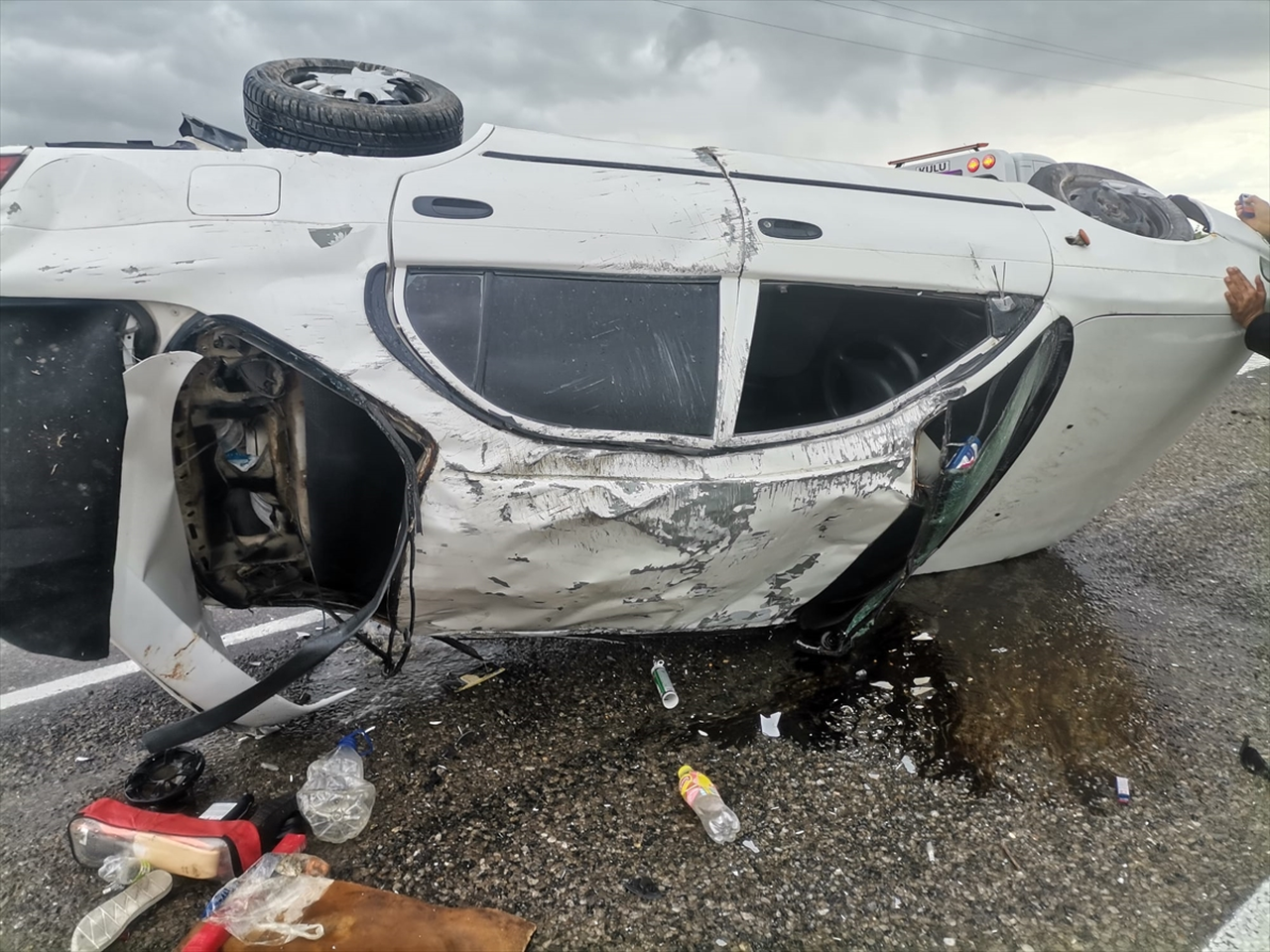 Feci kaza: Devrilen otomobildeki aynı aileden 3 kişi..