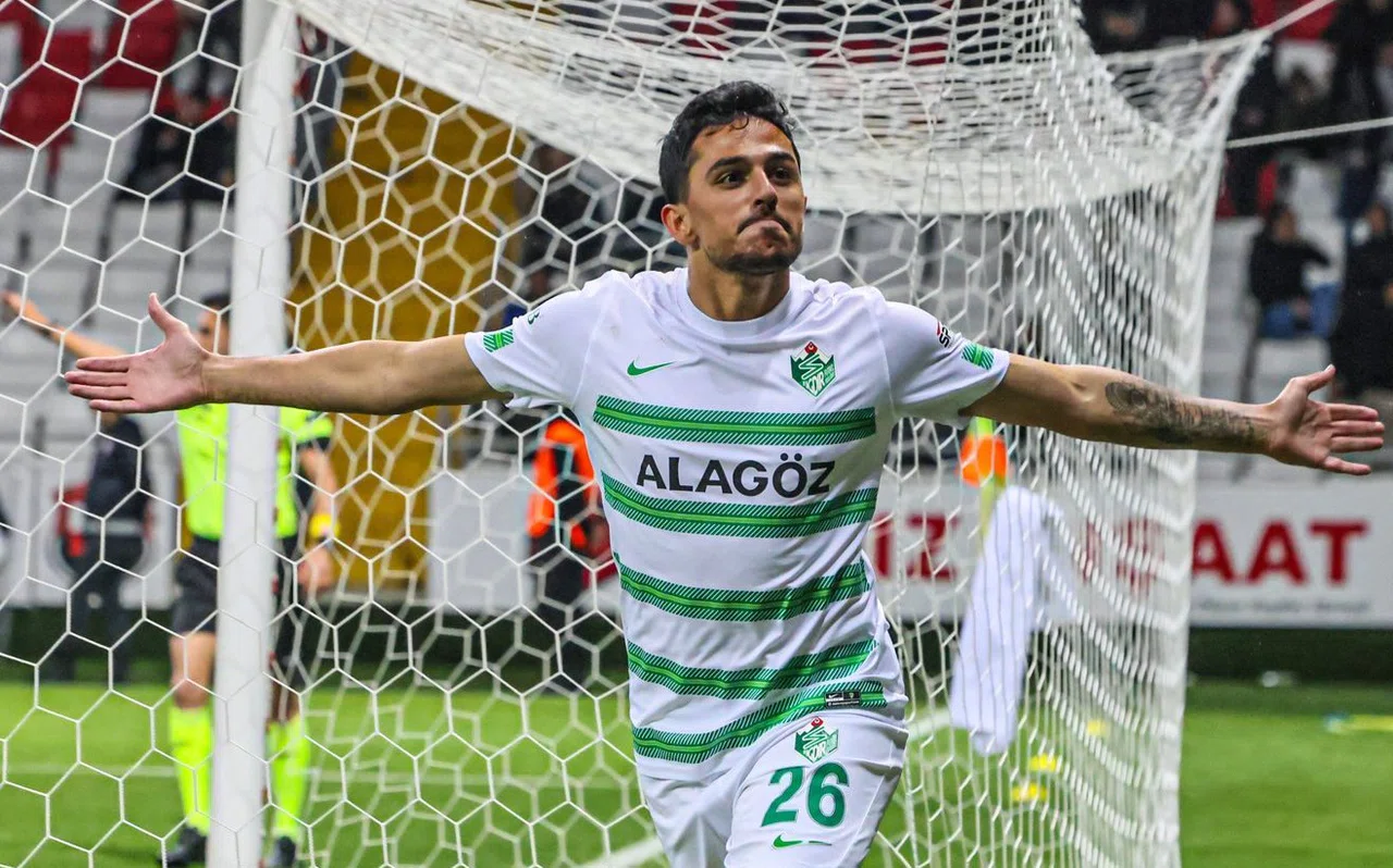 Aykut Kocaman’ın büyük beklentisi vardı! Konyaspor’un eski golcüsü 2. Lig’e damga vuruyor