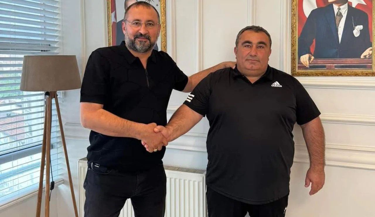 BAL'ın Mourinhosu Niyazi Kart, yeni takımı ile sözleşme imzaladı