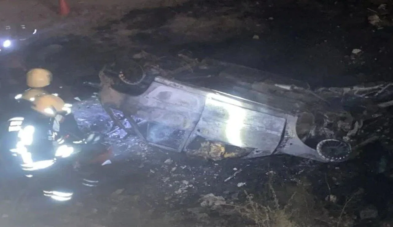 Konya'da feci kaza! Otomobil devrildi! Yanarak can verdiler...